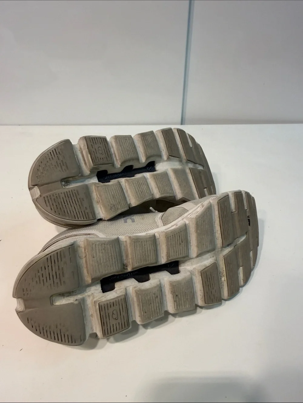Used On Running women’s Athletic Sneakers - Light Gray sz 8.5 Onclouds